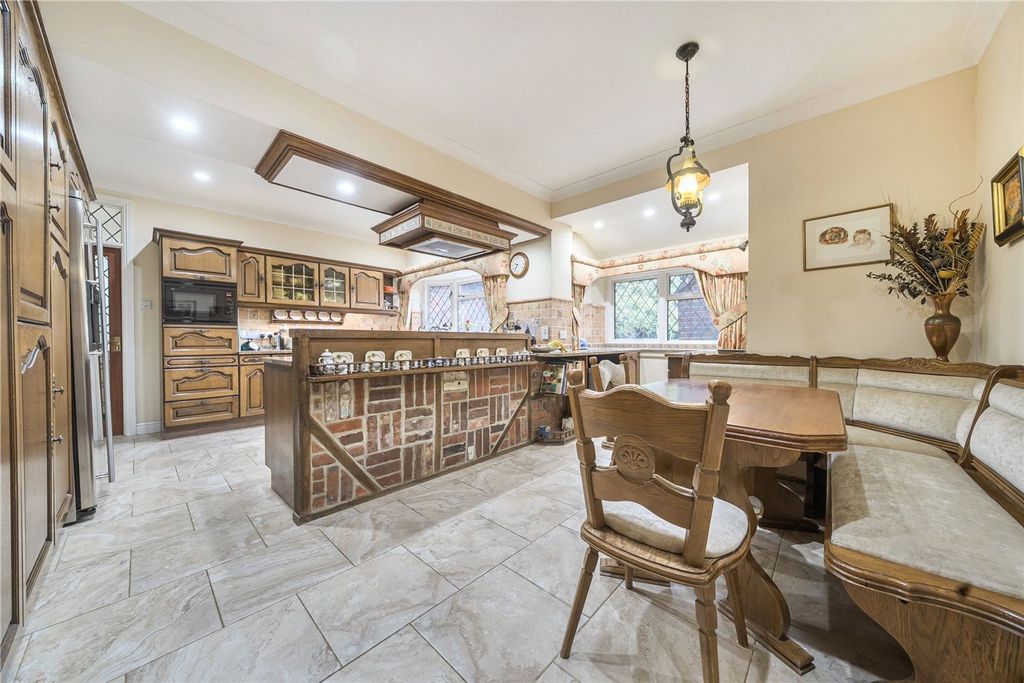 Property photo 2 of 27 Kitchen/Breakfast Rm