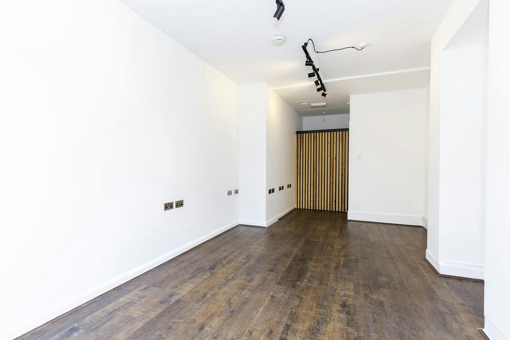 Property photo 3 of 19 50 Cross Street  13.Jpg