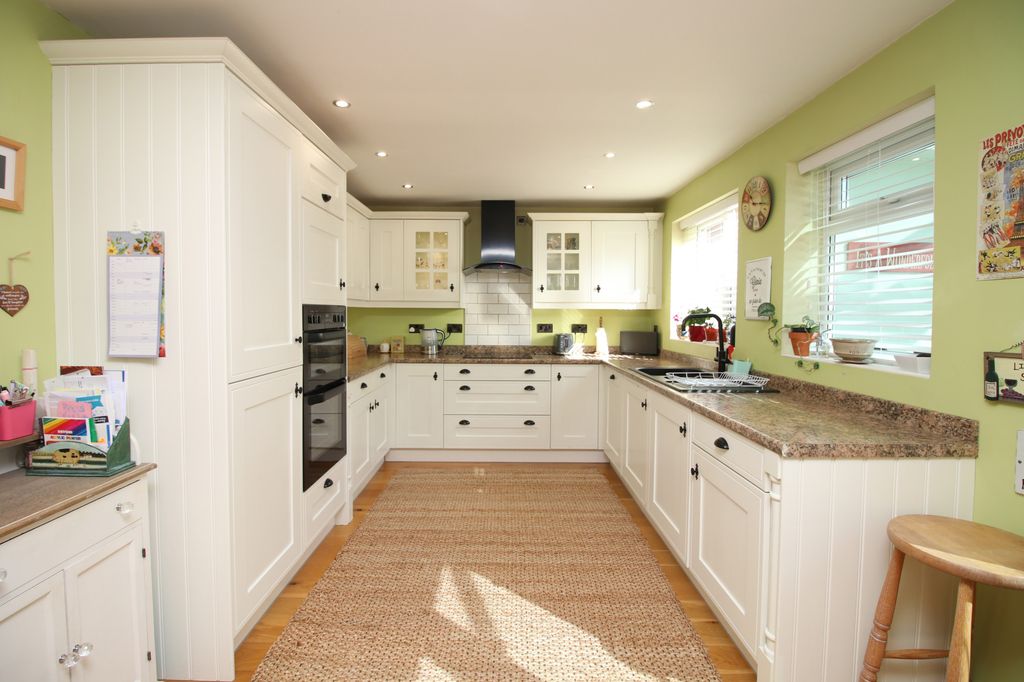 Property photo 2 of 22