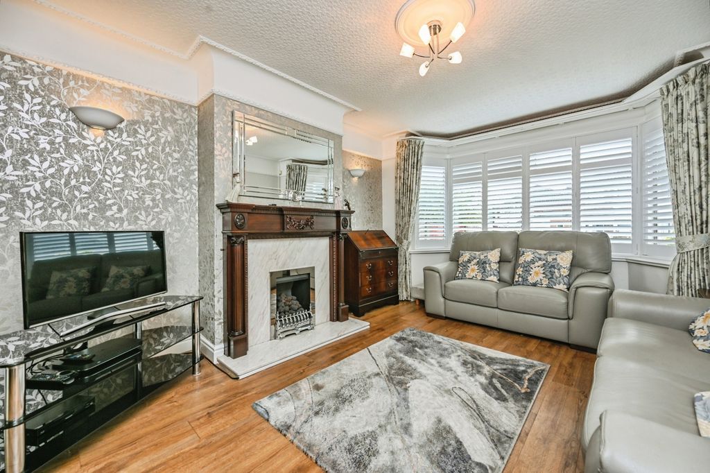 Property photo 3 of 21 Pbox-Img.Jpg