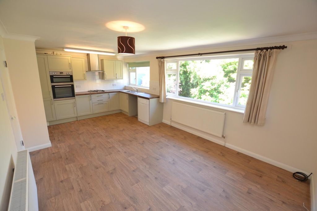 Property photo 2 of 10 Kitchen