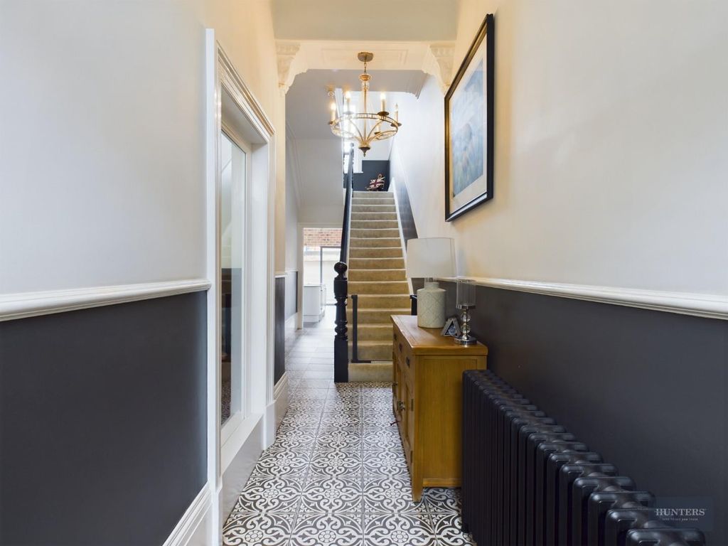 Property photo 2 of 21 Hallway