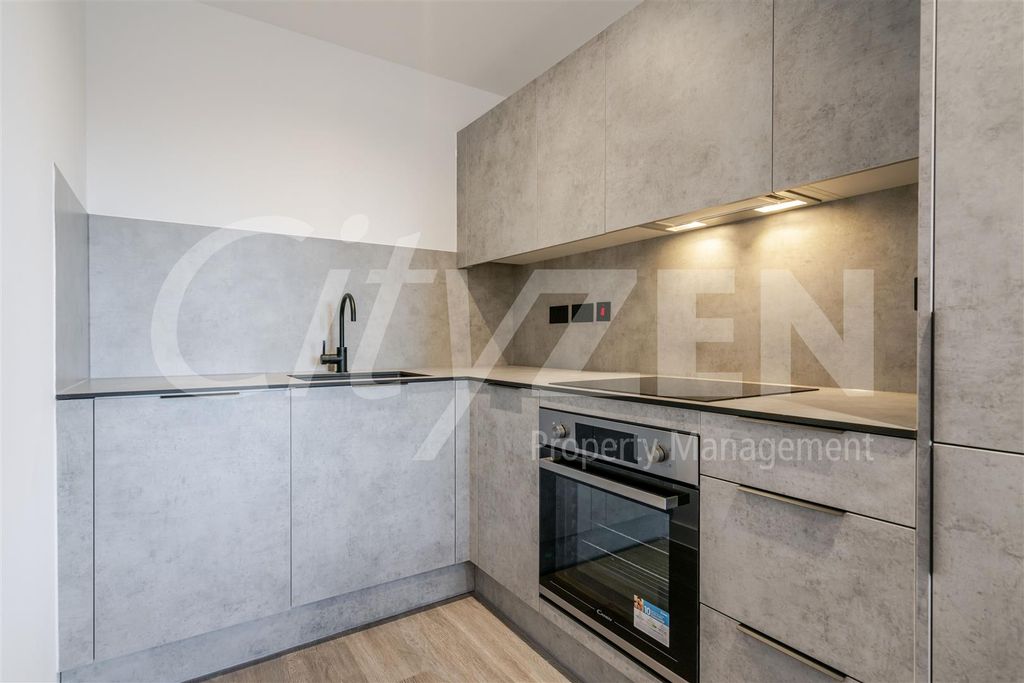 Property photo 2 of 10 Kitchen