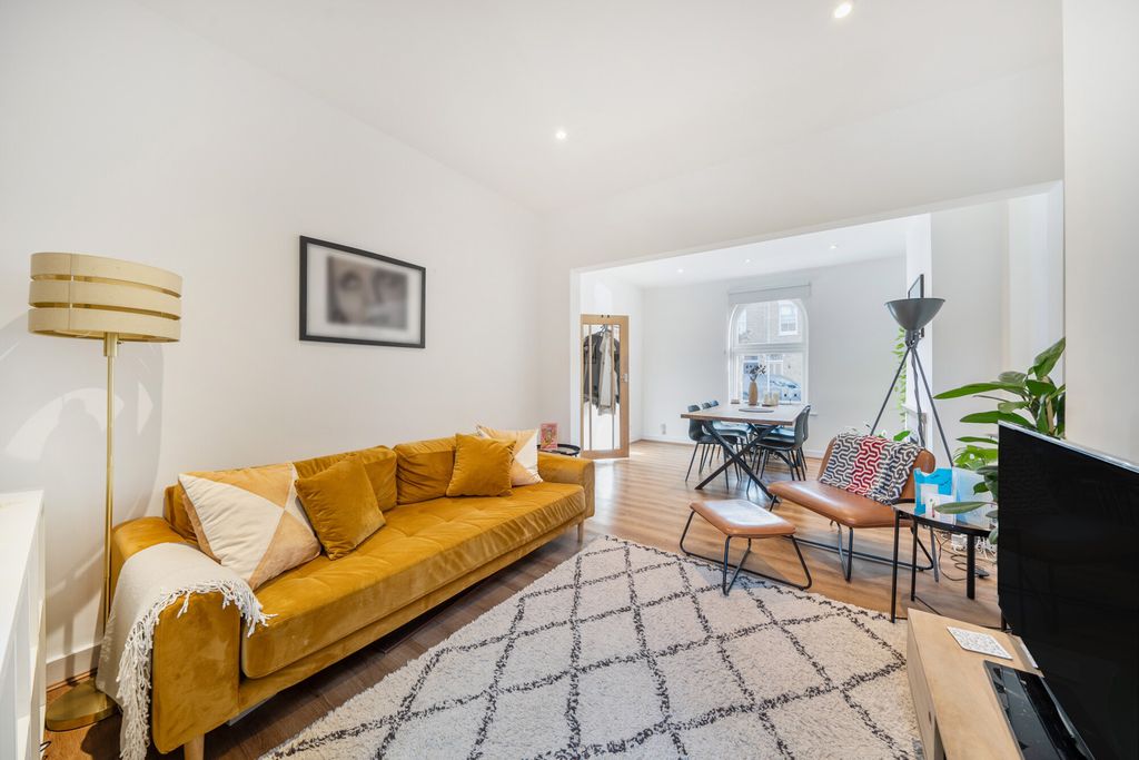 Property photo 2 of 24 Lounge