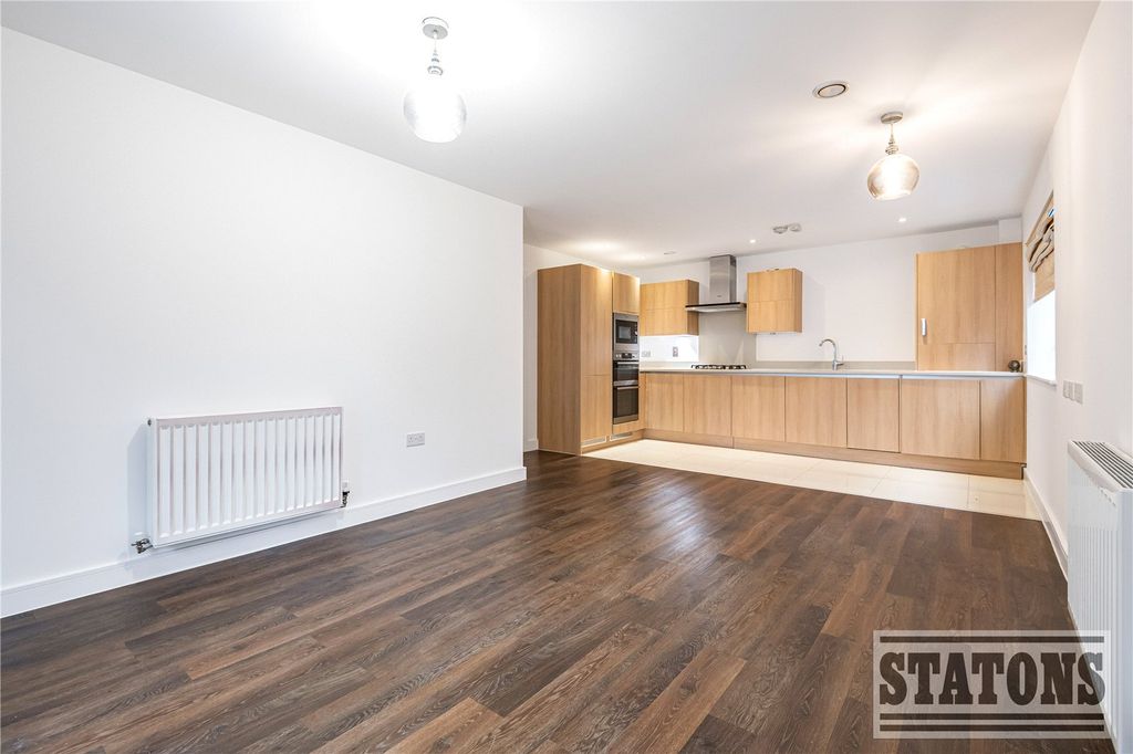 Property photo 2 of 17 Picture No. 14