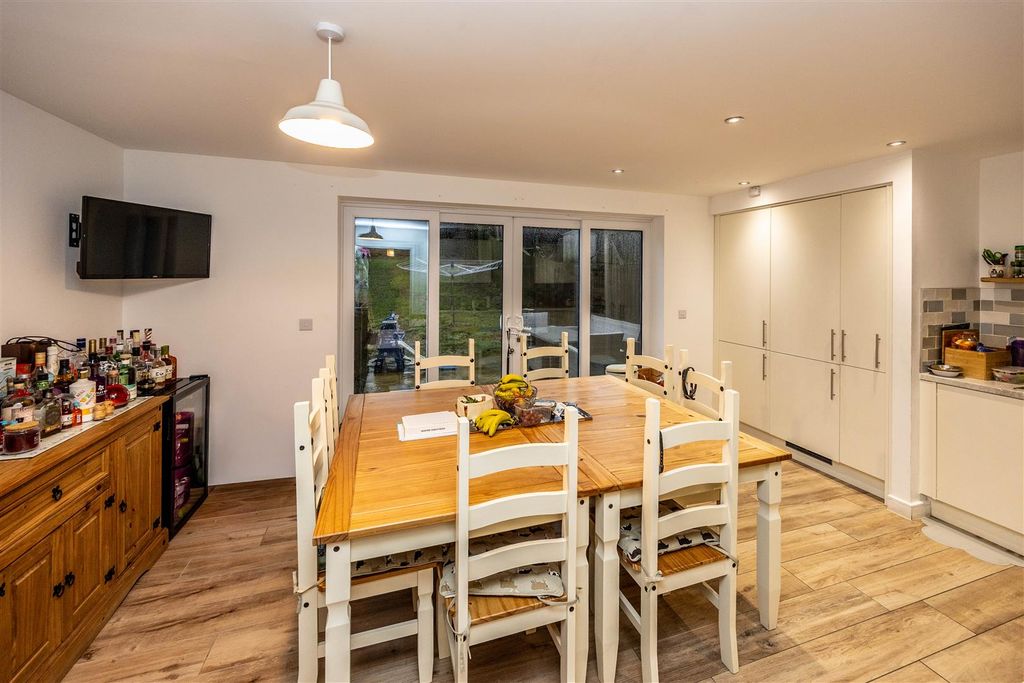 Property photo 3 of 25 10Bdvqueens-270126-3.Jpeg