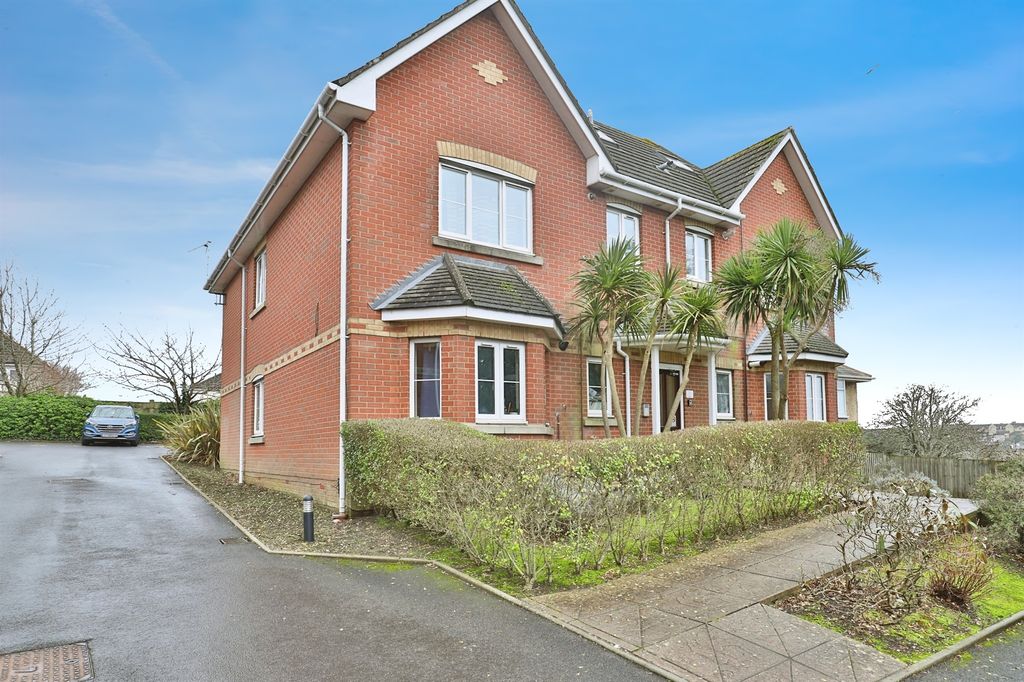 Property photo 2 of 14