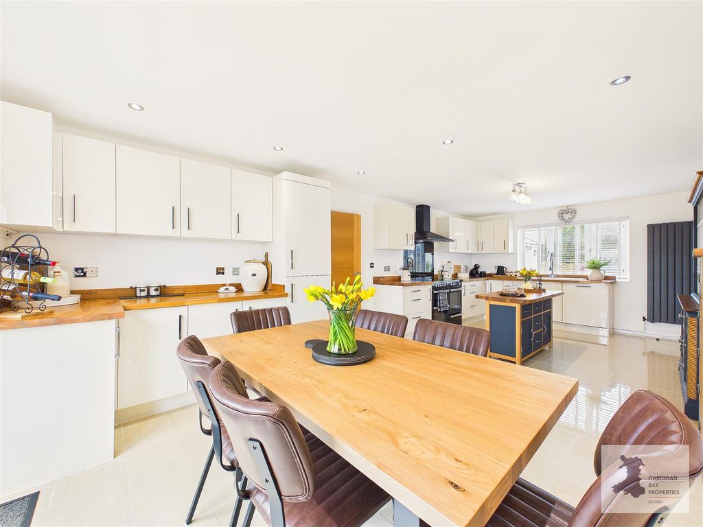 Property photo 1 of 43 Kitchen/Diner