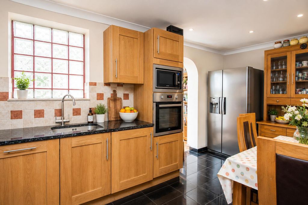 Property photo 3 of 11 3F37c745-9c29-47c2-83d5-Bc6c64568484.Png