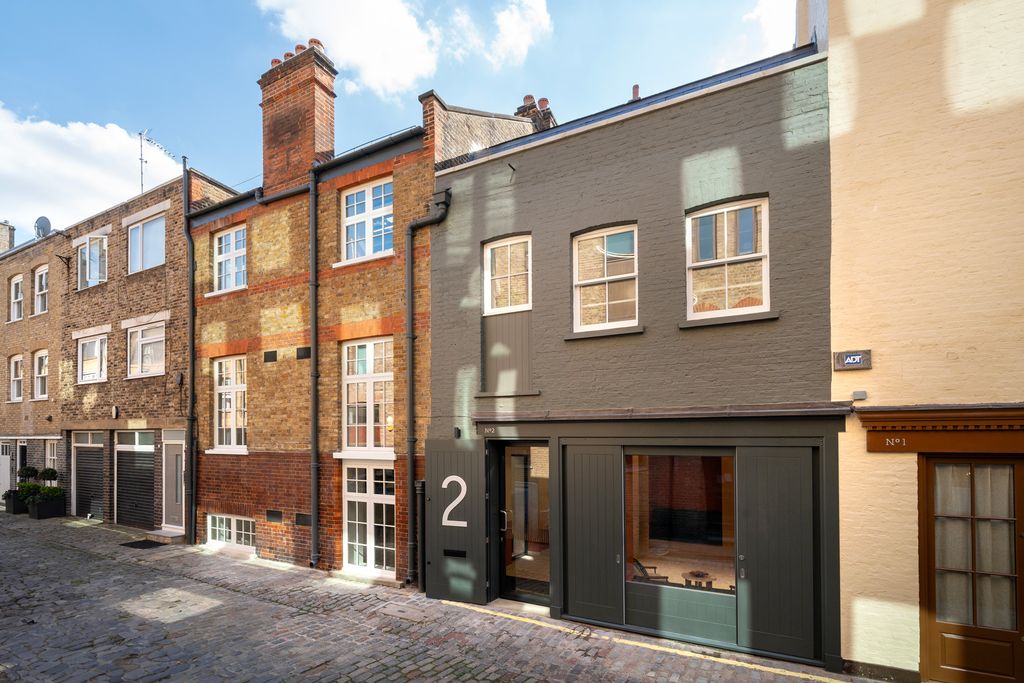 Property photo 1 of 18 External