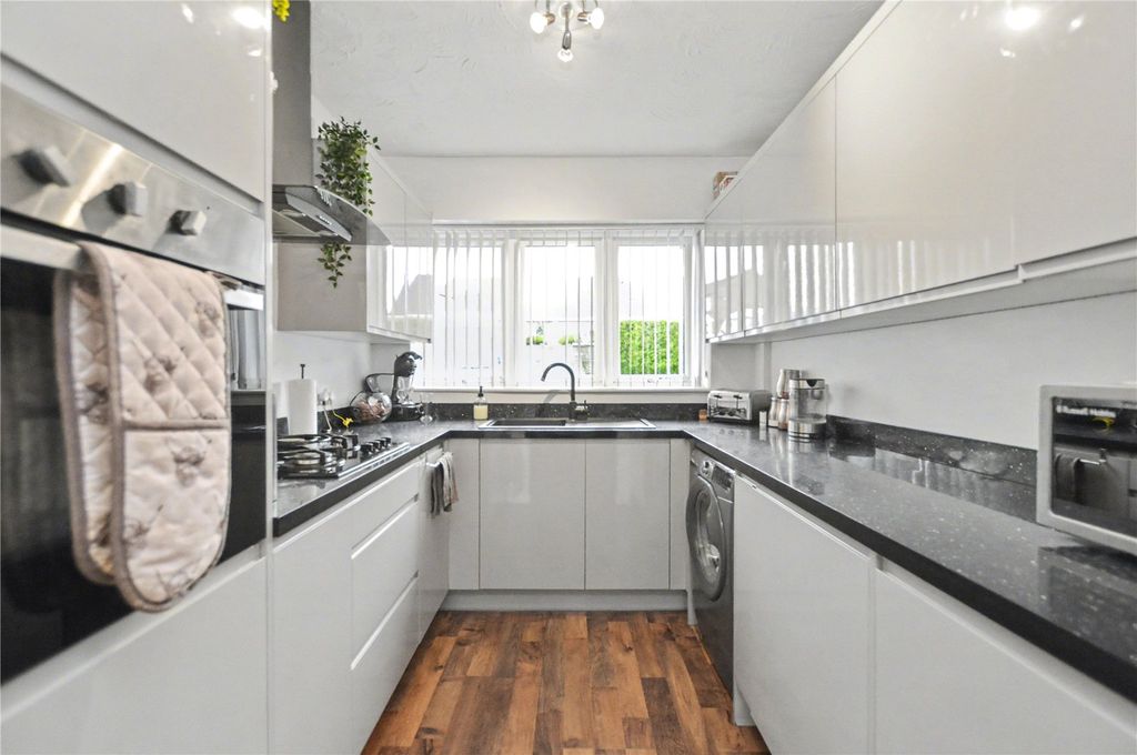 Property photo 2 of 16 Picture No. 11