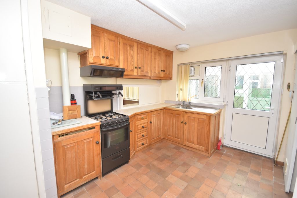 Property photo 2 of 9 Kitchen