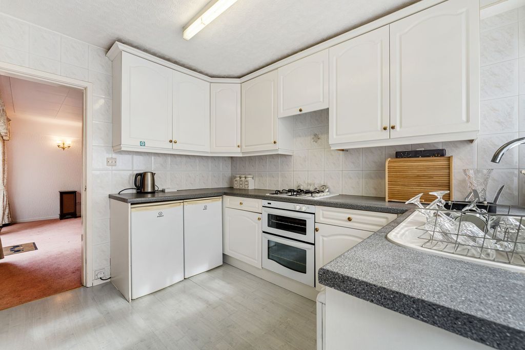 Property photo 3 of 34