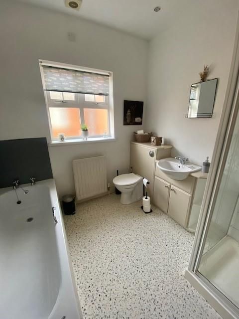 Property photo 1 of 7 Bathroom.Jpg