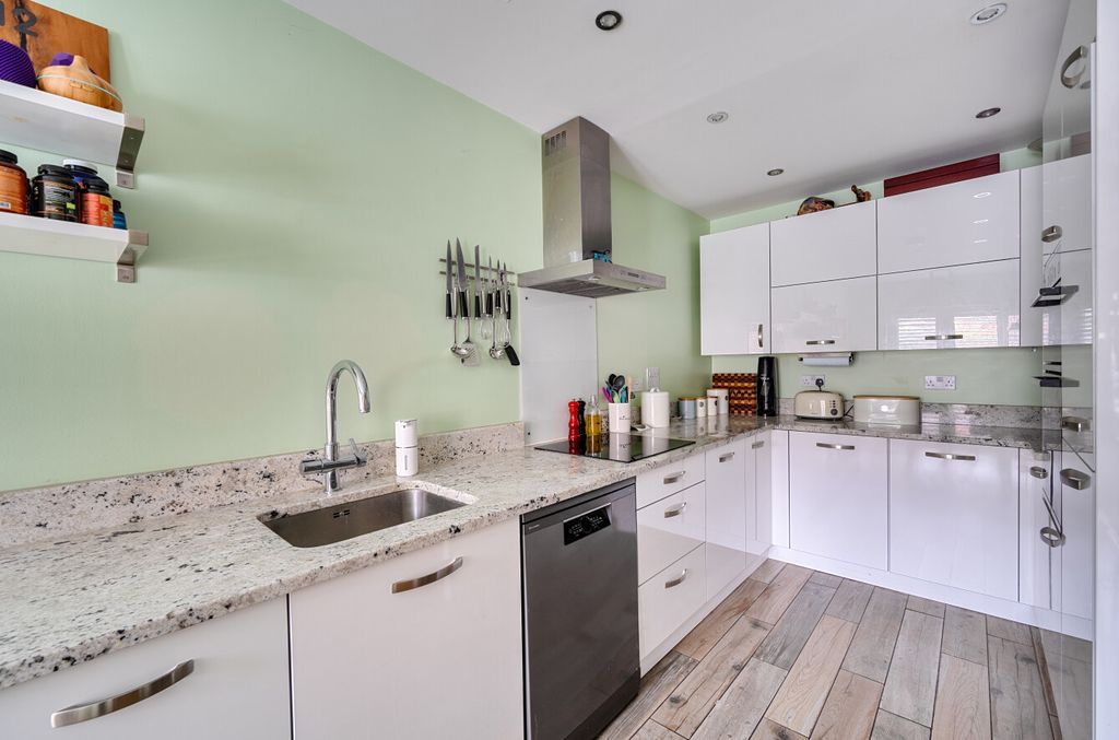 Property photo 3 of 20 1434838-20-69c2A7...