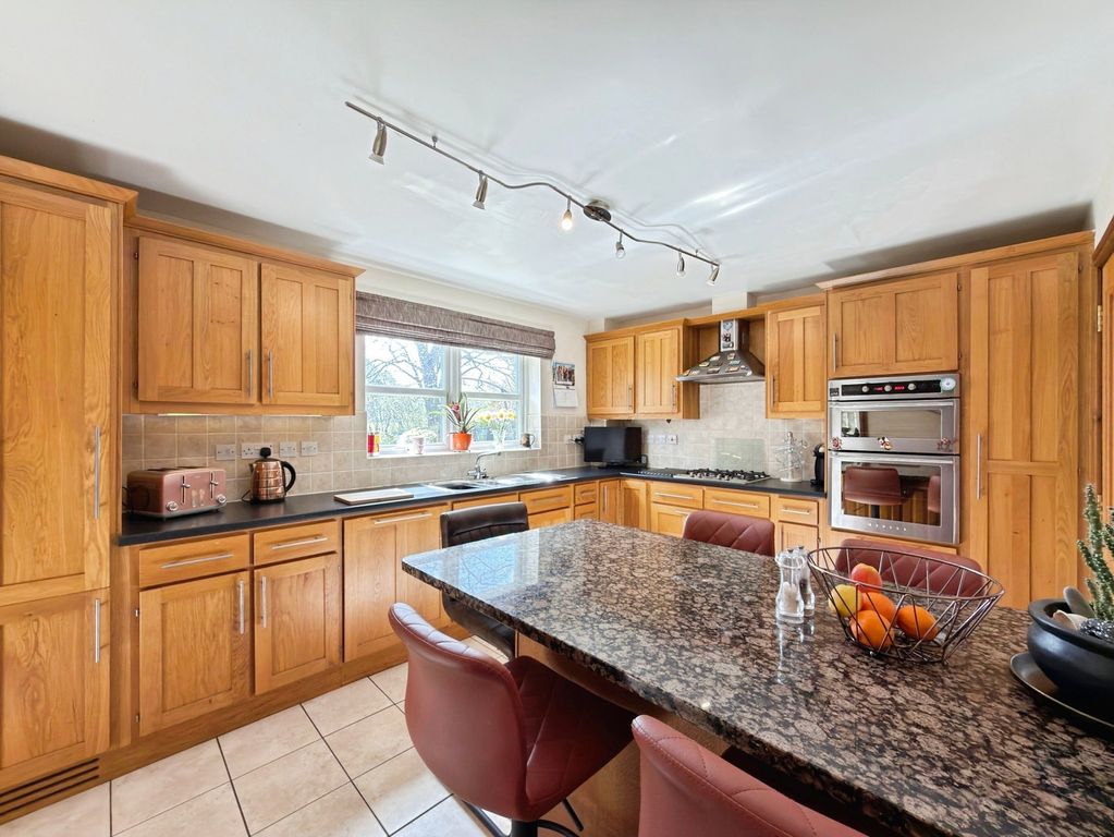 Property photo 2 of 31
