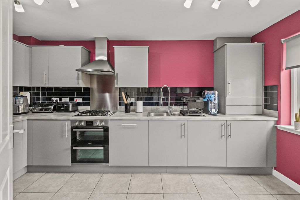 Property photo 2 of 23 5354447