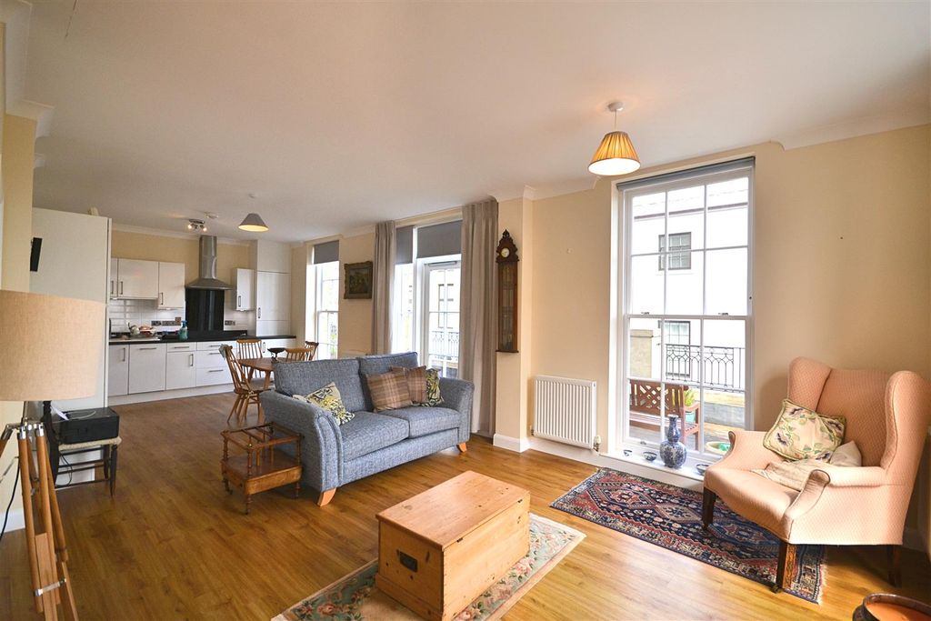 Property photo 2 of 10 16 (1).Png