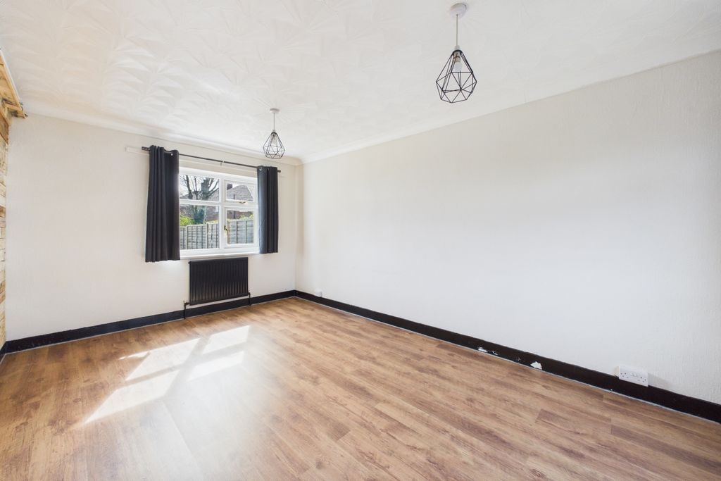 Property photo 3 of 16 Living Room