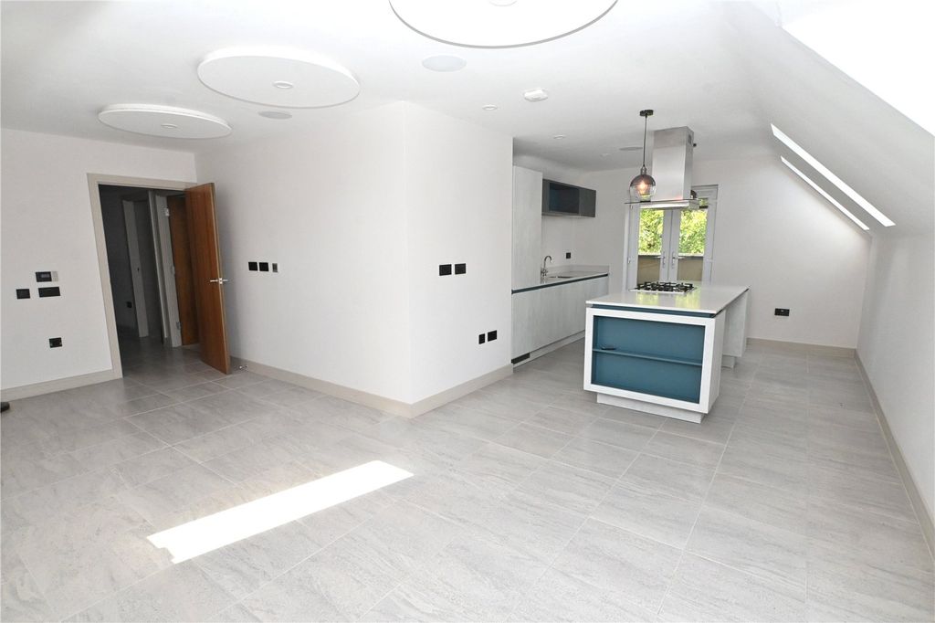 Property photo 2 of 17 Picture No. 15