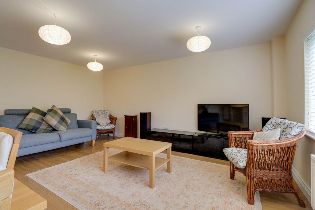 Property photo 2 of 10 Lounge