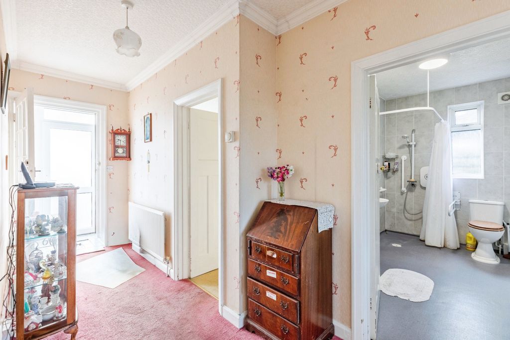 Property photo 3 of 19 Hallway