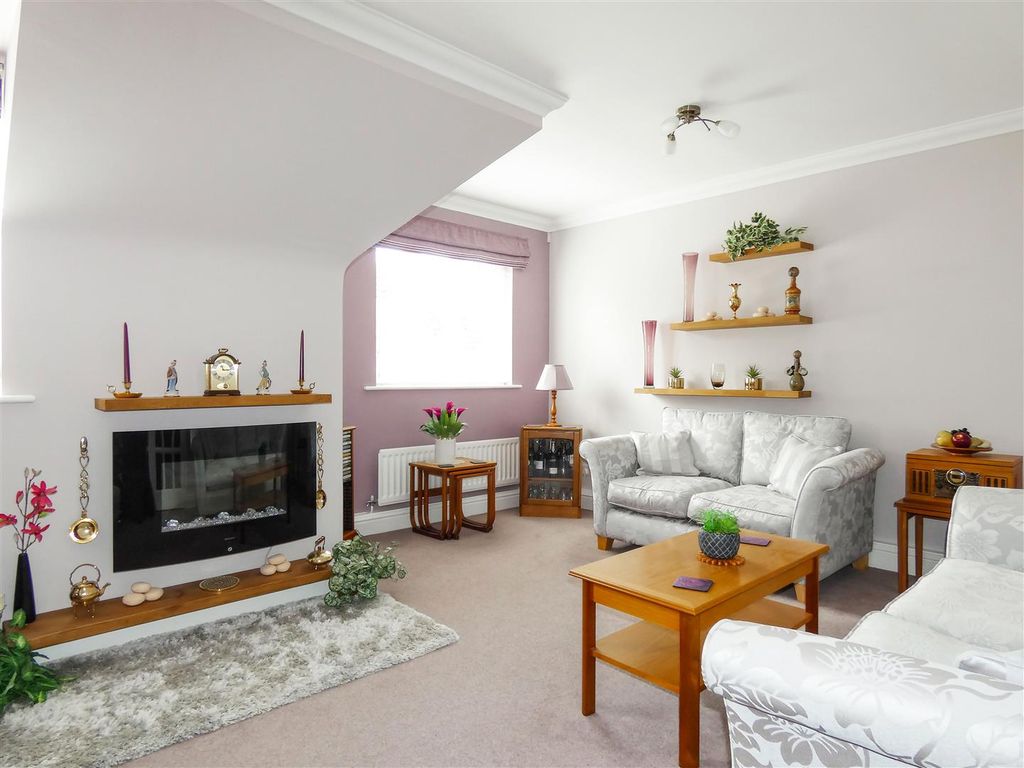 Property photo 2 of 16 Living Room
