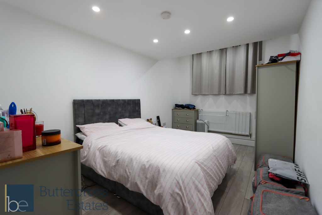 Property photo 1 of 8 Bedroom