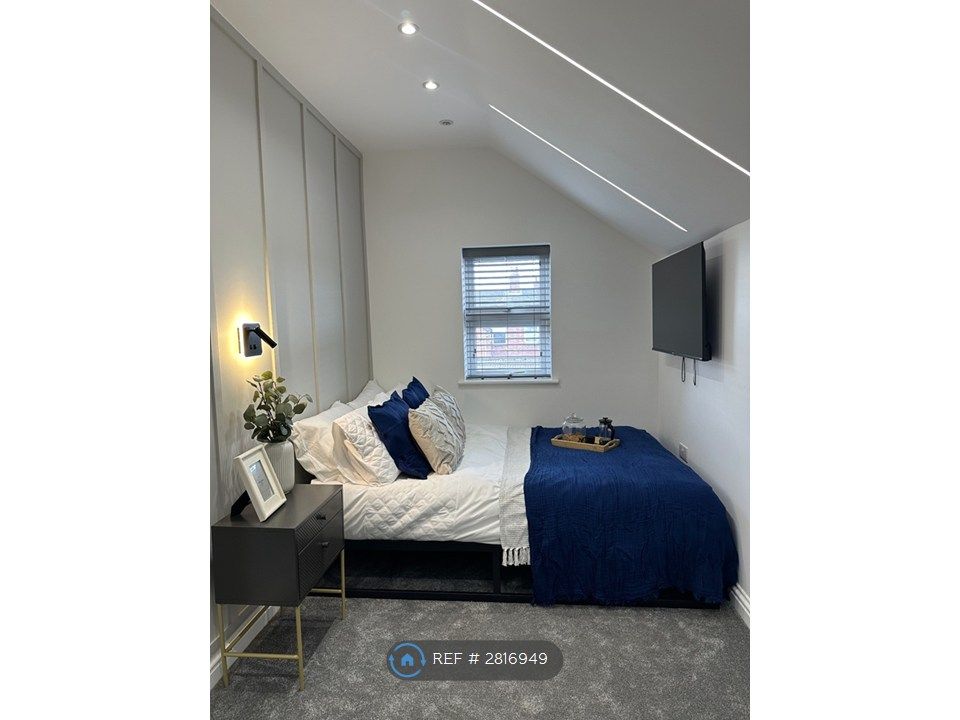 Property photo 3 of 13 Room 3