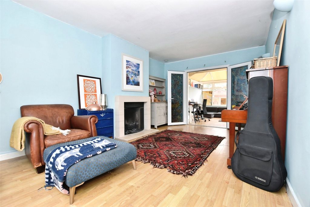Property photo 2 of 21 Sitting Room