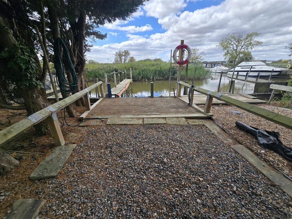 Property photo 1 of 6 Mooring