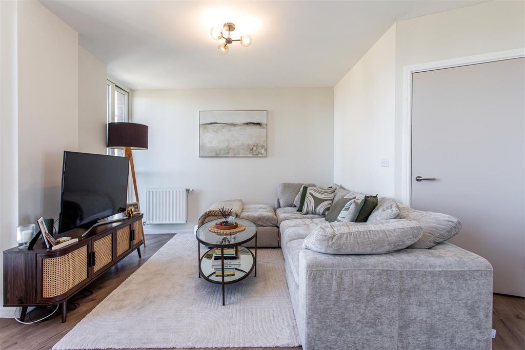 Property photo 3 of 17 Reception