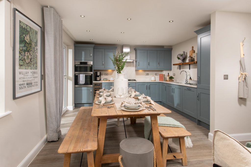 Property photo 3 of 10 Bar Yw Westminster View - Halton Dining Kitchen