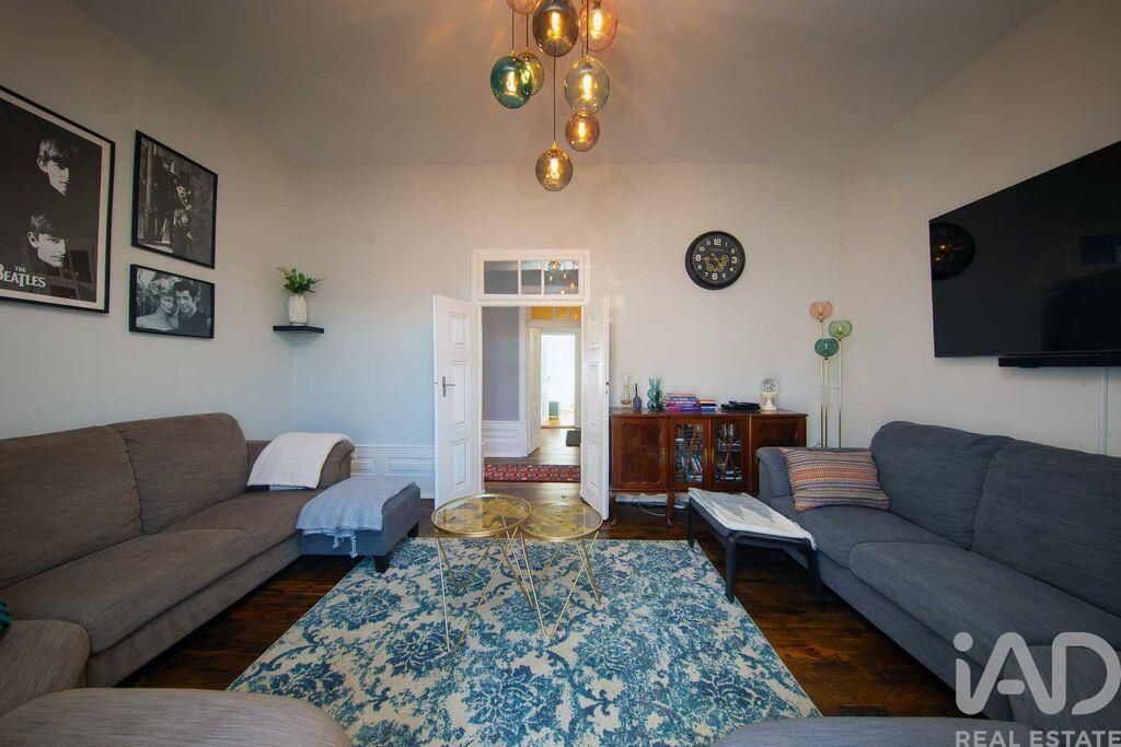 Property photo 2 of 40