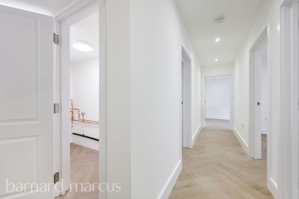 Property photo 3 of 5 Hallway