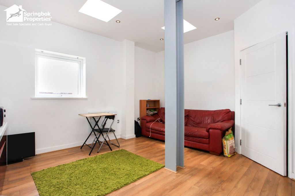 Property photo 2 of 11 1