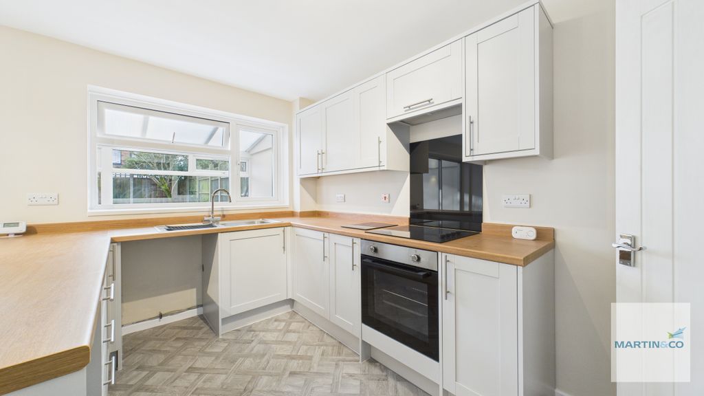 Property photo 3 of 13 Cam03663G0-Pr0223-Still011