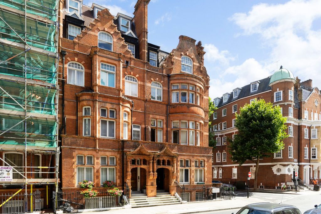 Property photo 2 of 24 Draycott Place