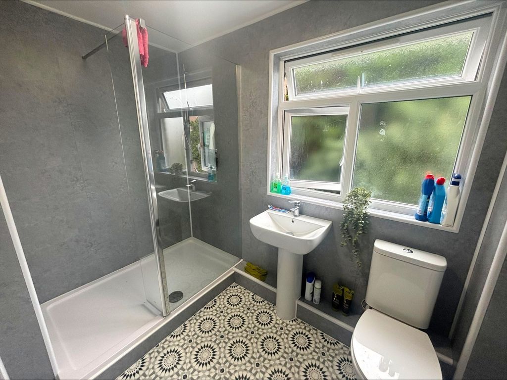 Property photo 2 of 5 Shared Bathroom