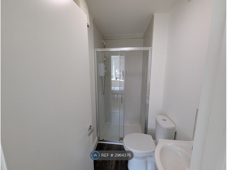 Property photo 3 of 11 Room 1
