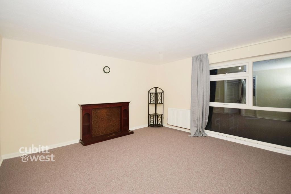 Property photo 3 of 8 3
