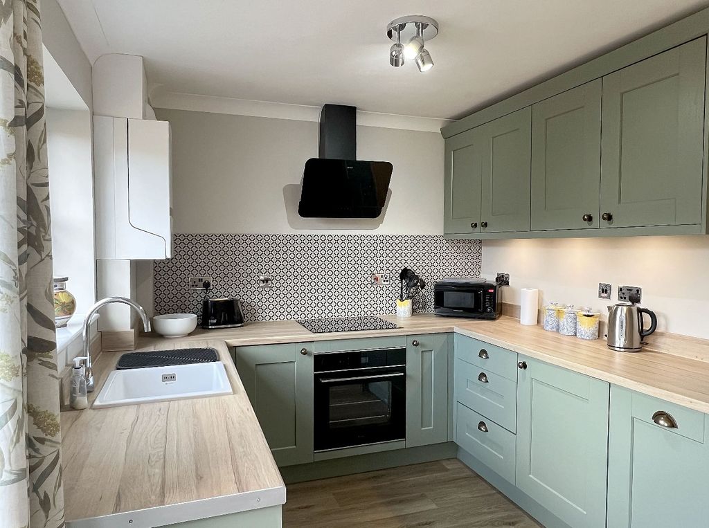 Property photo 2 of 17 52038210