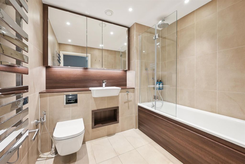 Property photo 1 of 27 41 Brent House (2).Jpg