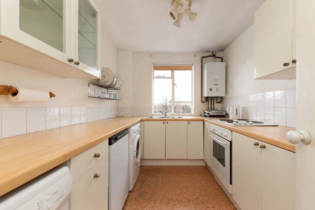 Property photo 2 of 10 Hayhurst Court F8-4