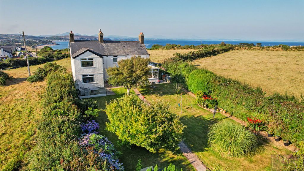 Property photo 2 of 27 Ael Y Bryn