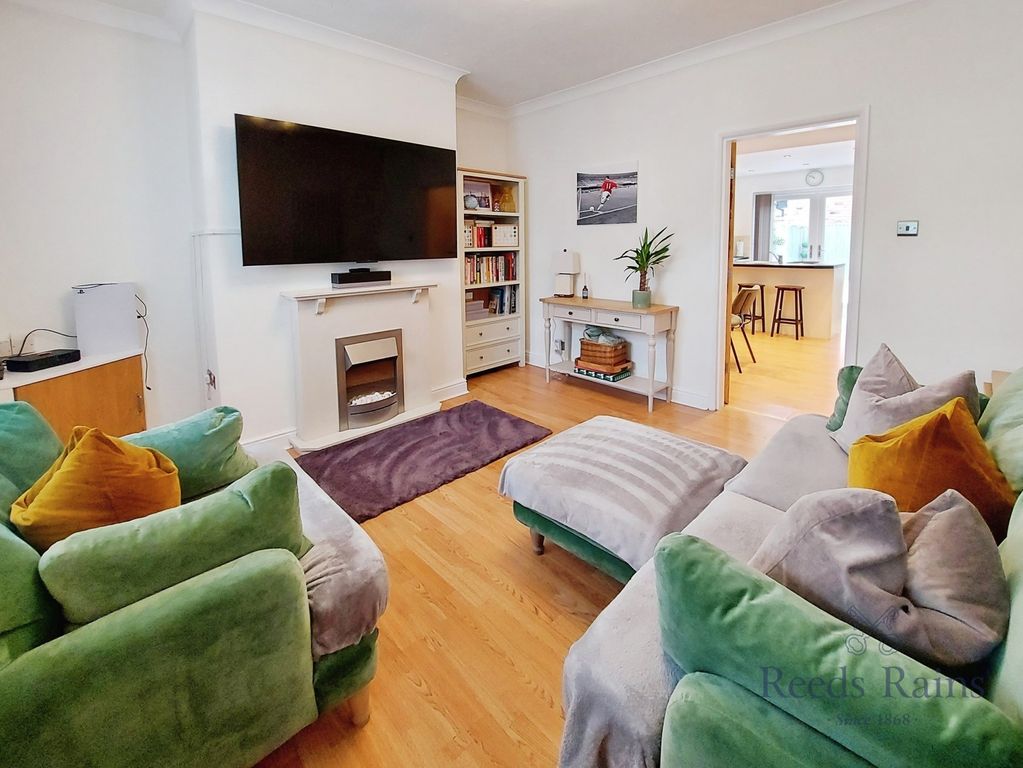 Property photo 2 of 17 Lounge