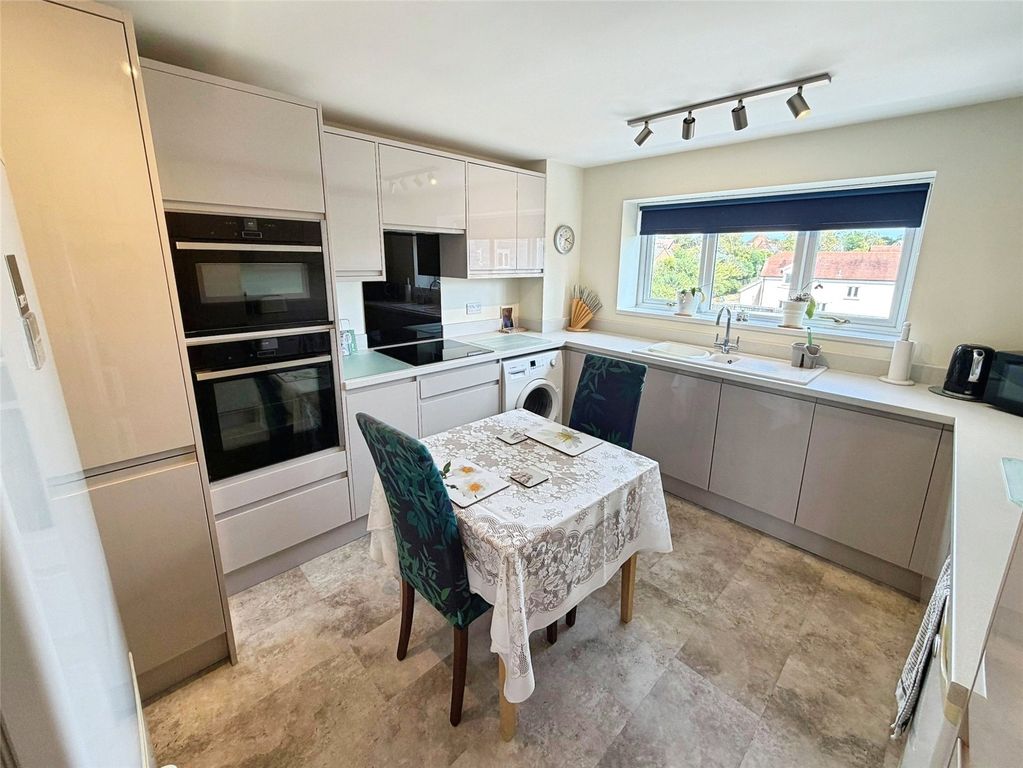 Property photo 2 of 16 Kitchen Breakfast Rm