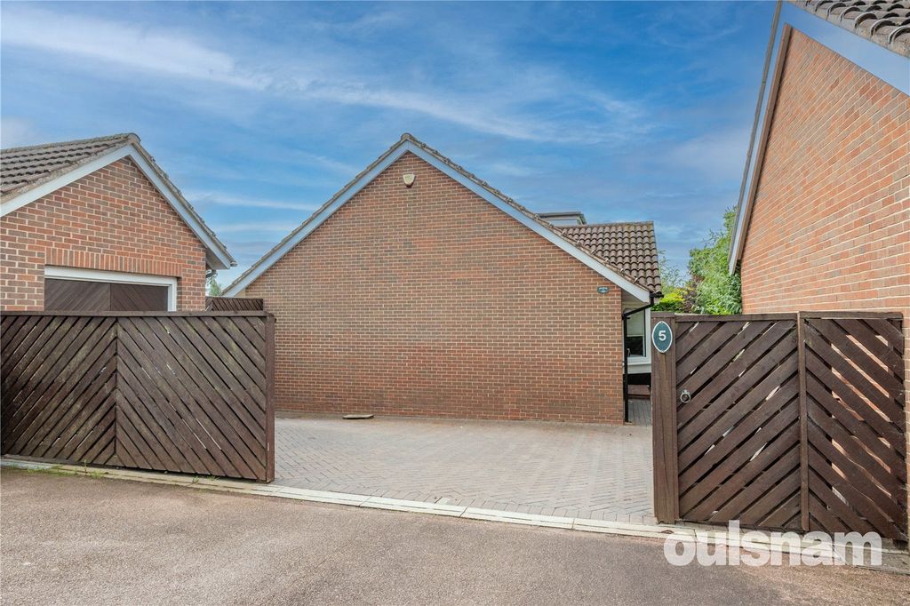 Property photo 2 of 34 Picture No. 33