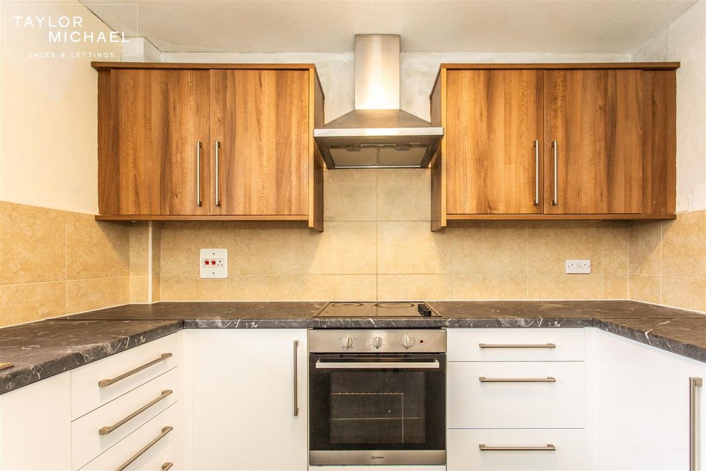 Property photo 3 of 15 Kitchen