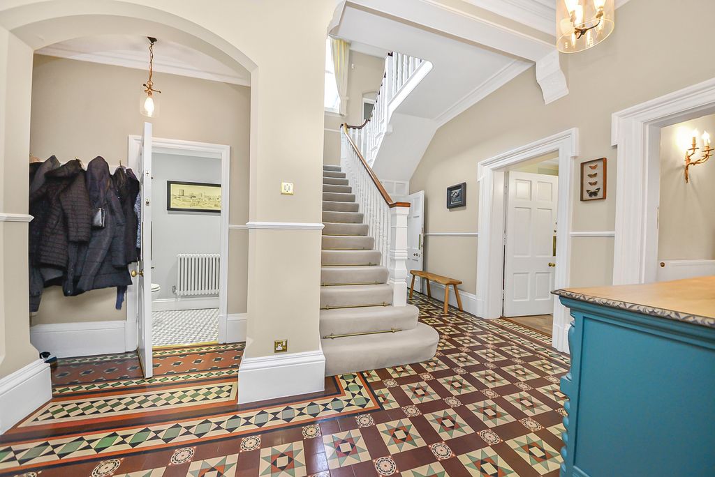 Property photo 3 of 47